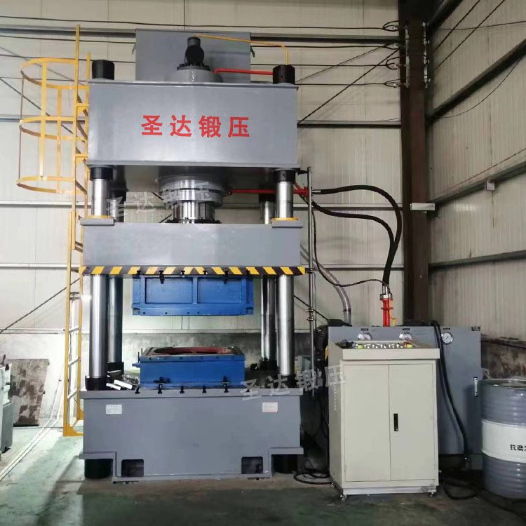 不銹鋼水箱板液壓機(jī)客戶現(xiàn)場(500噸四柱液壓機(jī)) 不銹鋼水箱板液壓機(jī)客戶現(xiàn)場(500噸四柱液壓機(jī))