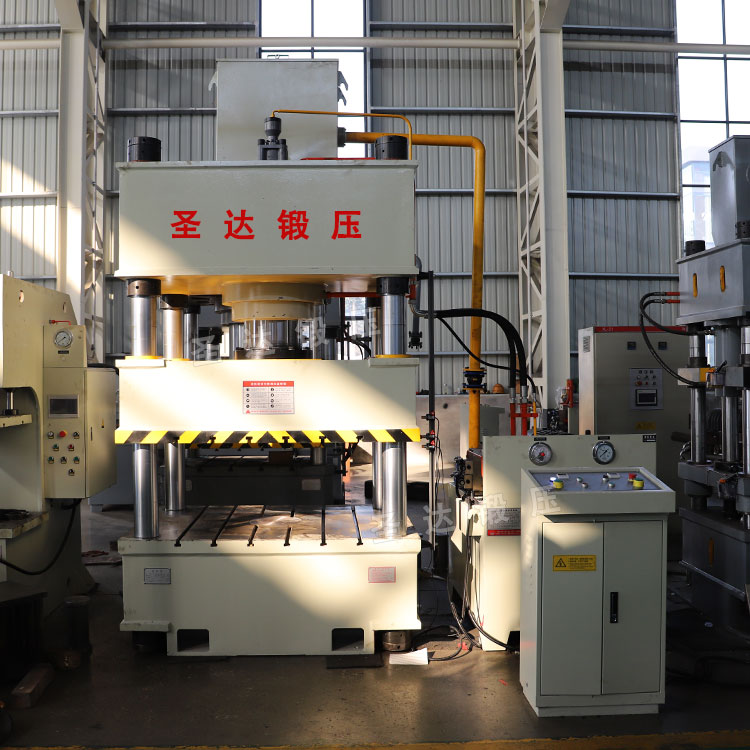 315噸四柱液壓機(jī)車間實物 315噸四柱液壓機(jī)車間實物