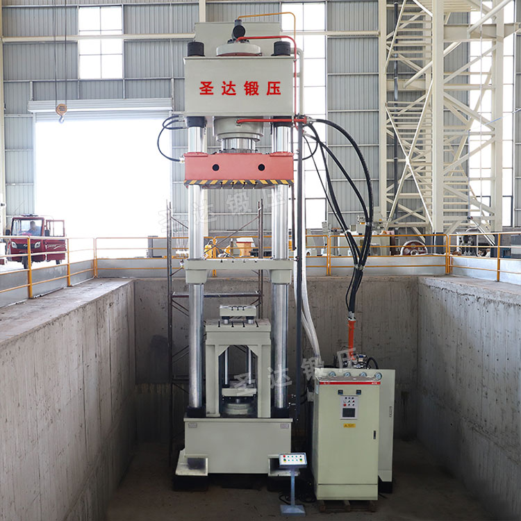 800噸四梁四柱液壓機車間實物 800噸四梁四柱液壓機車間實物